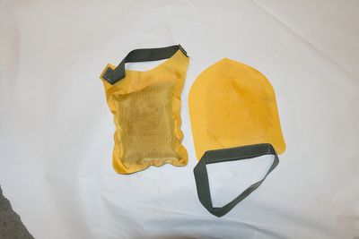 two handles make it unclear which one to pull